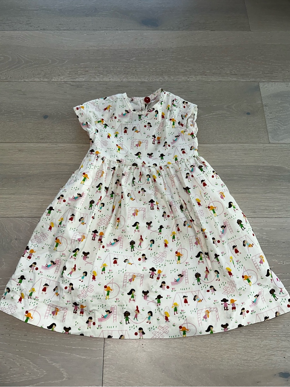 Smiling Button playground dress in excellent condition sz 5